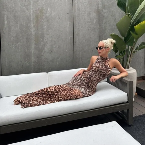 Ronnie Dress in Tan Leopard
SER.O.YA - Picture 4 of 6